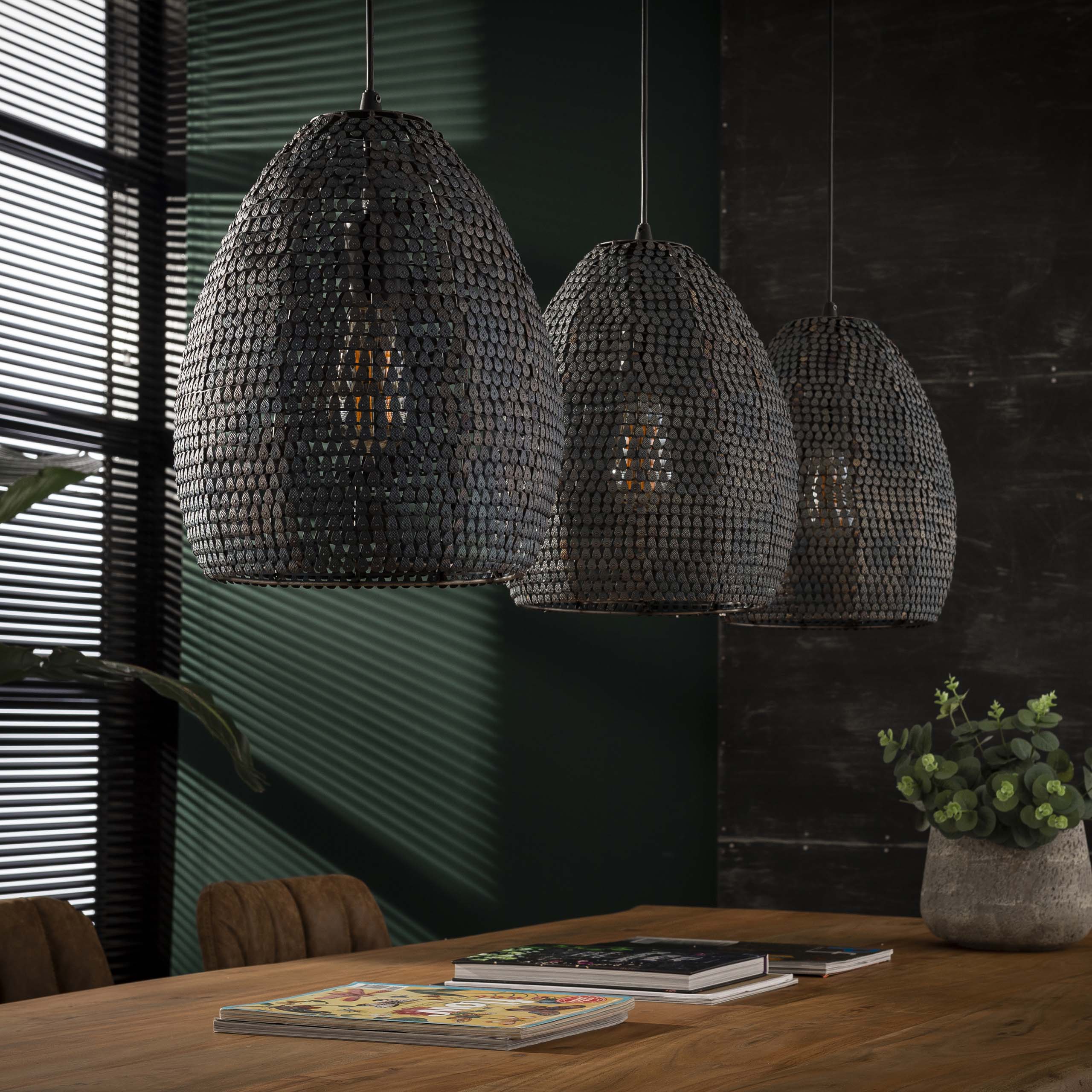 Hanglamp "Lumeya" – Met 3 geperforeerde, met de hand gemaakte lampenkappen van Metaal in zwart-brons
