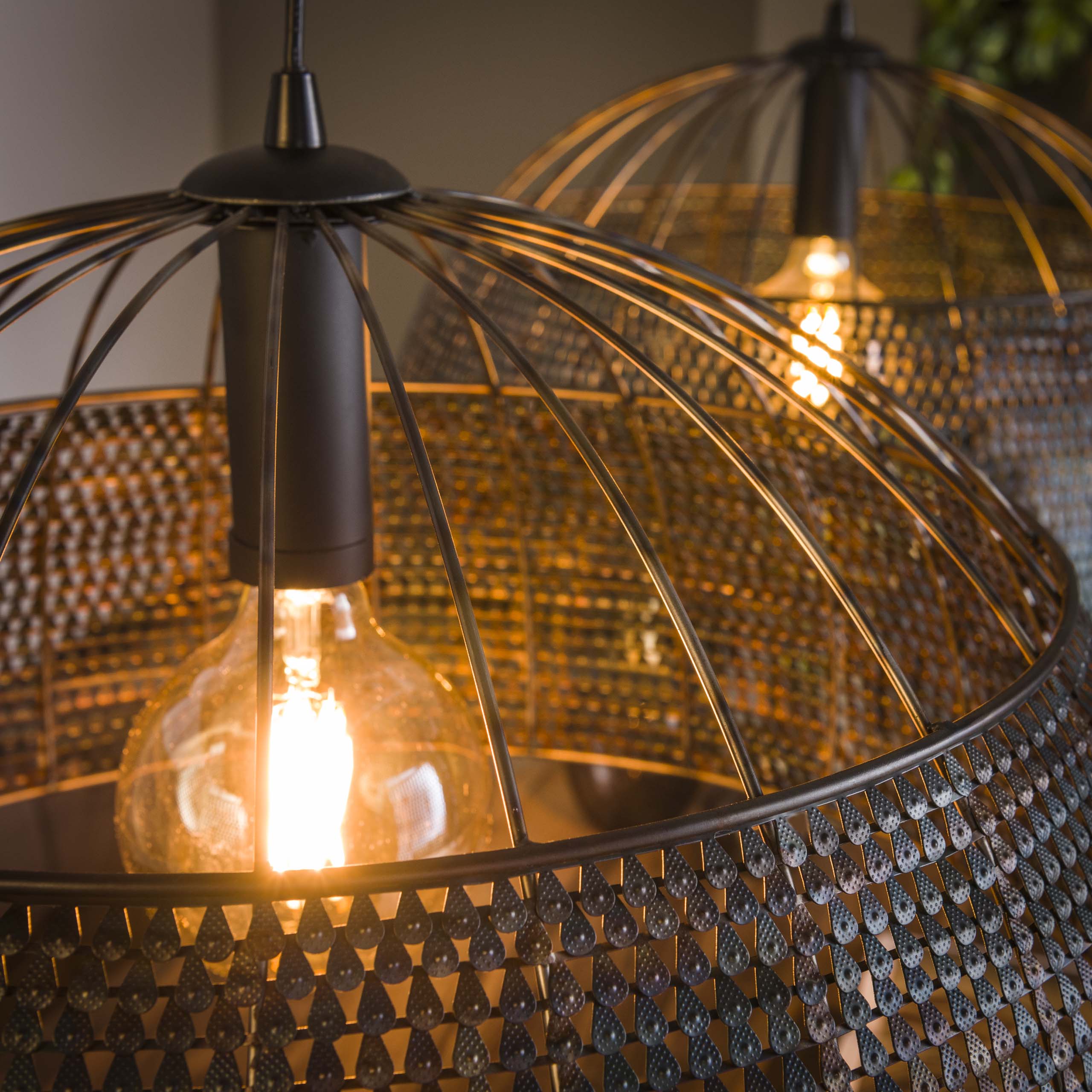 Hanglamp "Aurelion" – Met 2 handgemaakte, halfronde lampenkappen van Metaal in zwart-brons