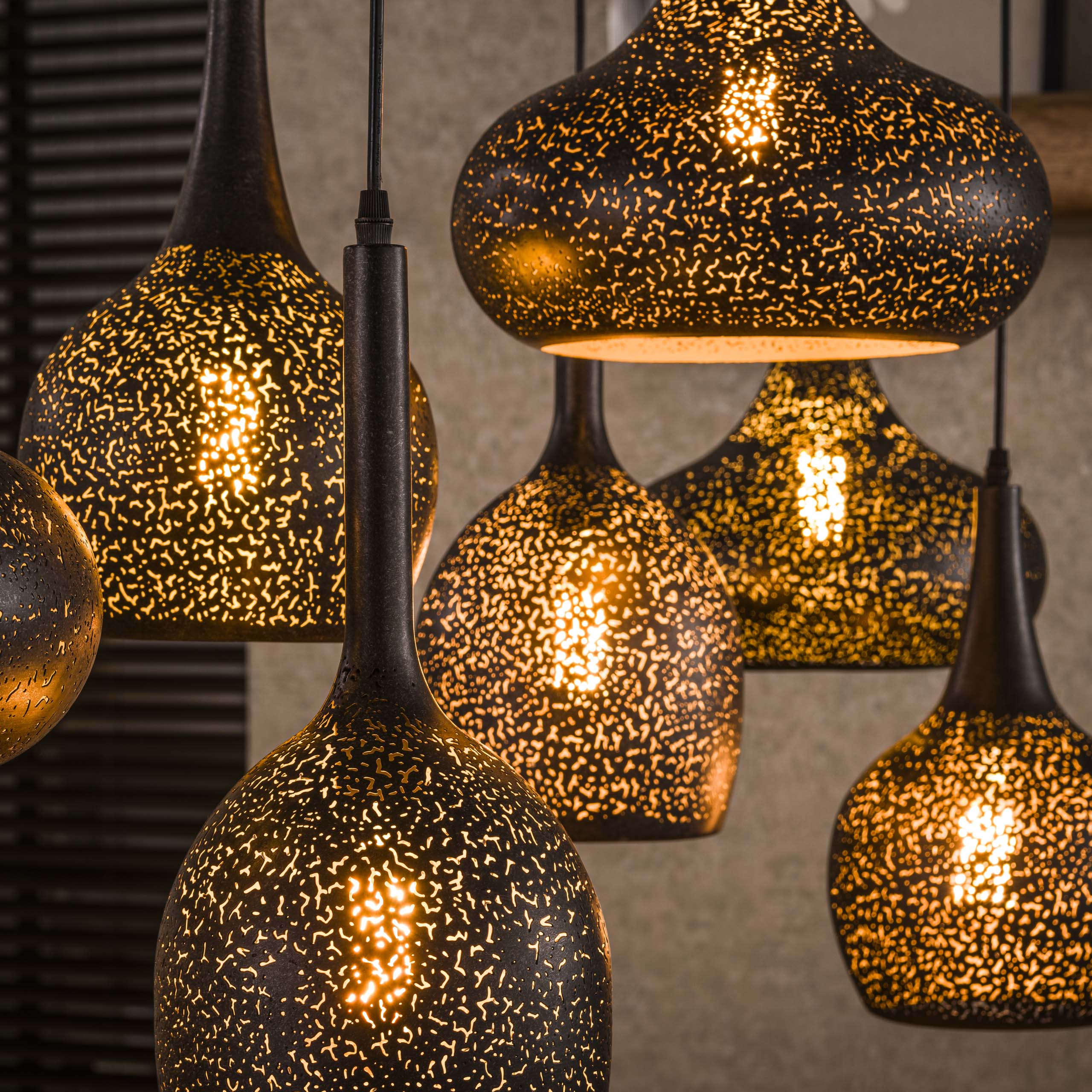 Hanglamp "Virena" – Met 7 individuele, handgemaakte lampenkappen in Zwart