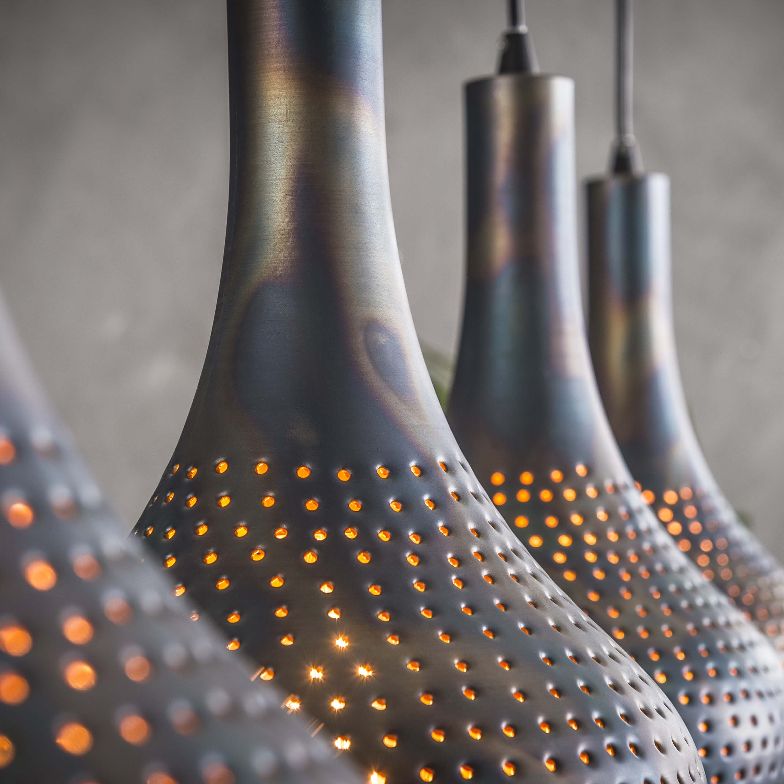 Hanglamp "Celora" – Met 4 conisch gevormde lampenkappen in zwartbruin
