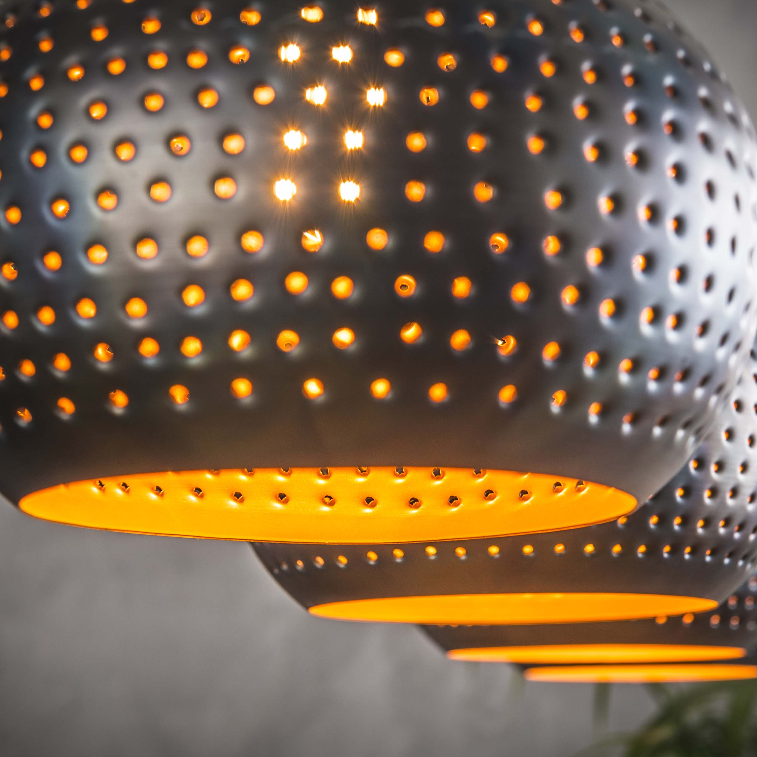 Hanglamp "Celora" – Met 4 conisch gevormde lampenkappen in zwartbruin
