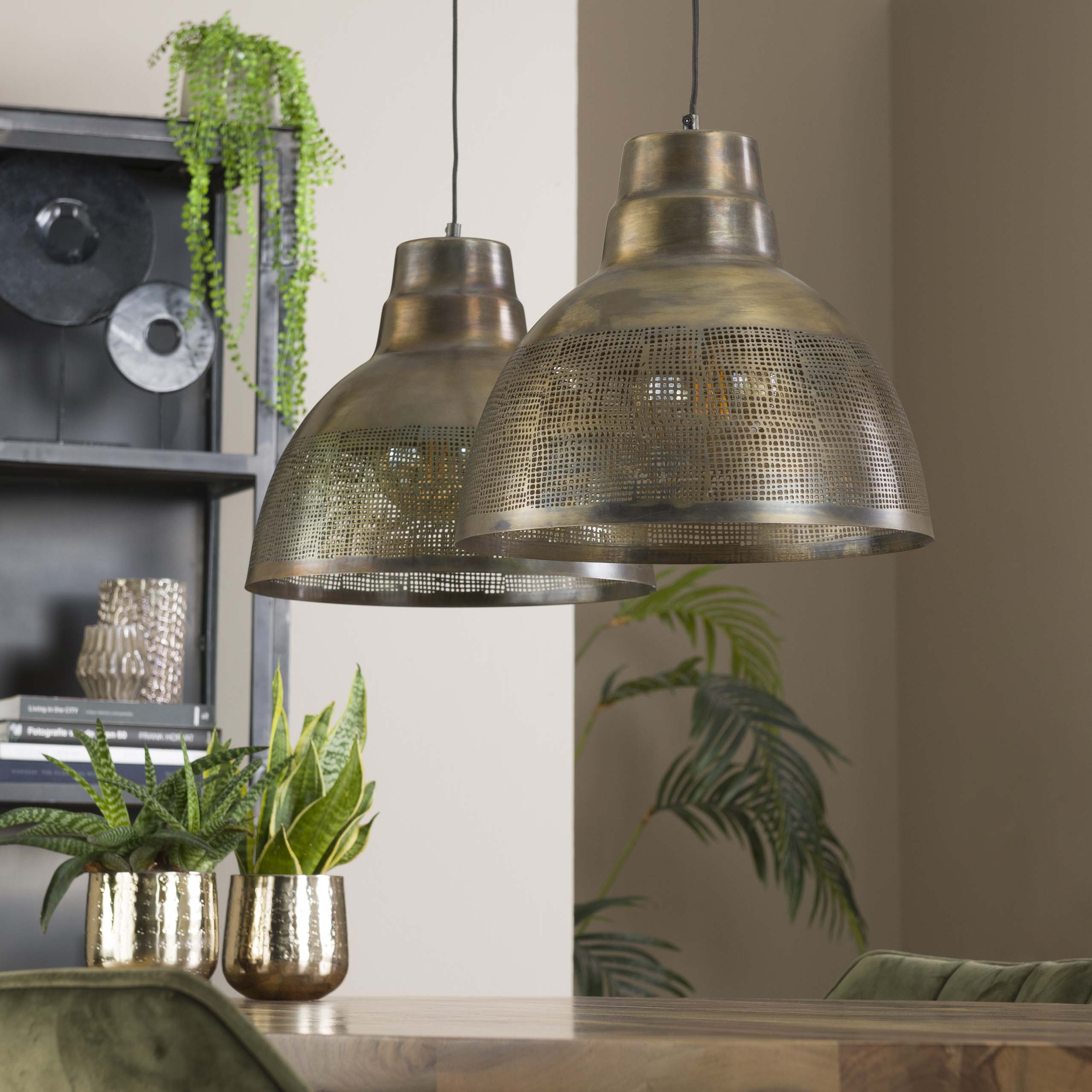 Hanglamp "Armonis" – Met 2 handgeperforeerde lampenkappen van Metaal in antiek brons