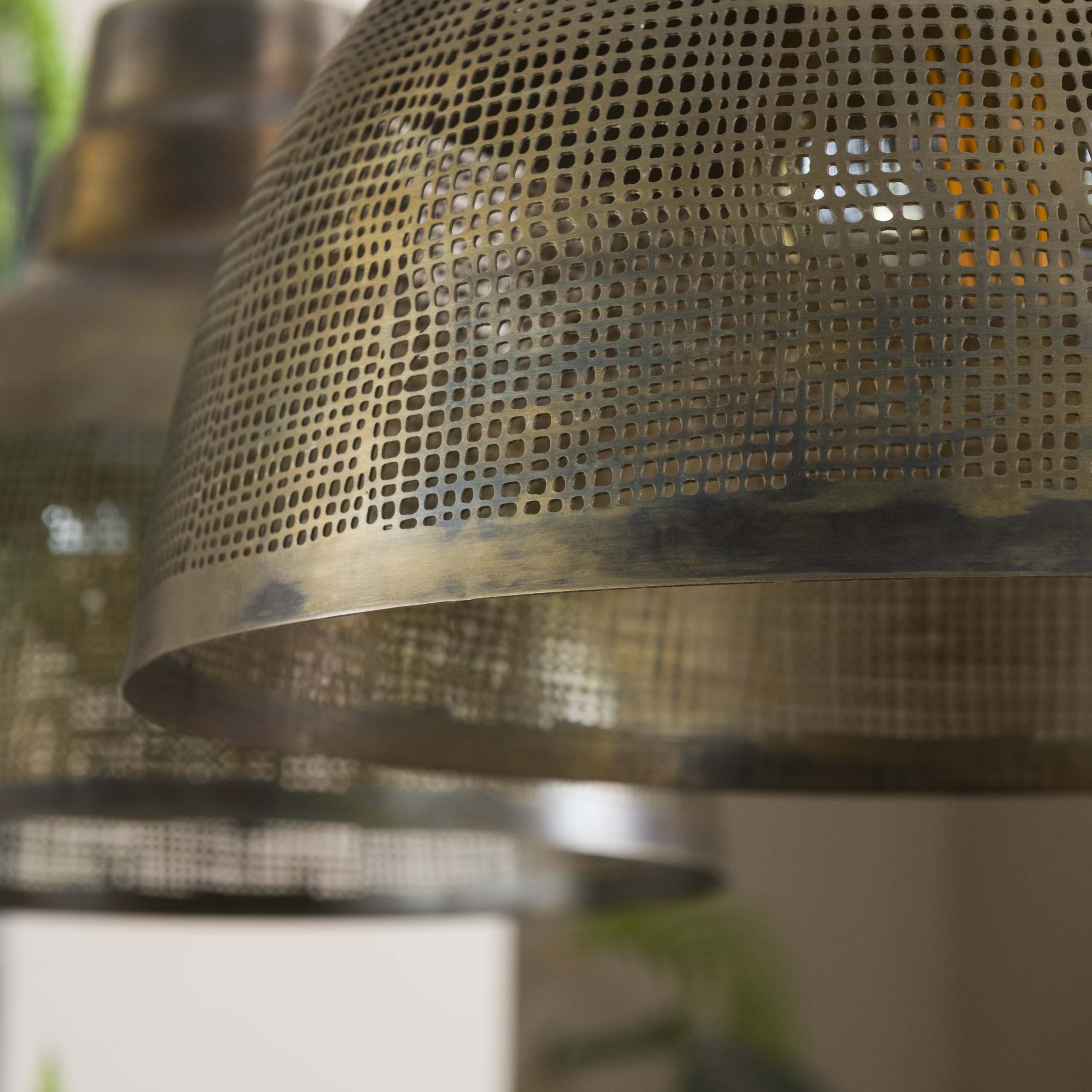 Hanglamp "Armonis" – Met 2 handgeperforeerde lampenkappen van Metaal in antiek brons