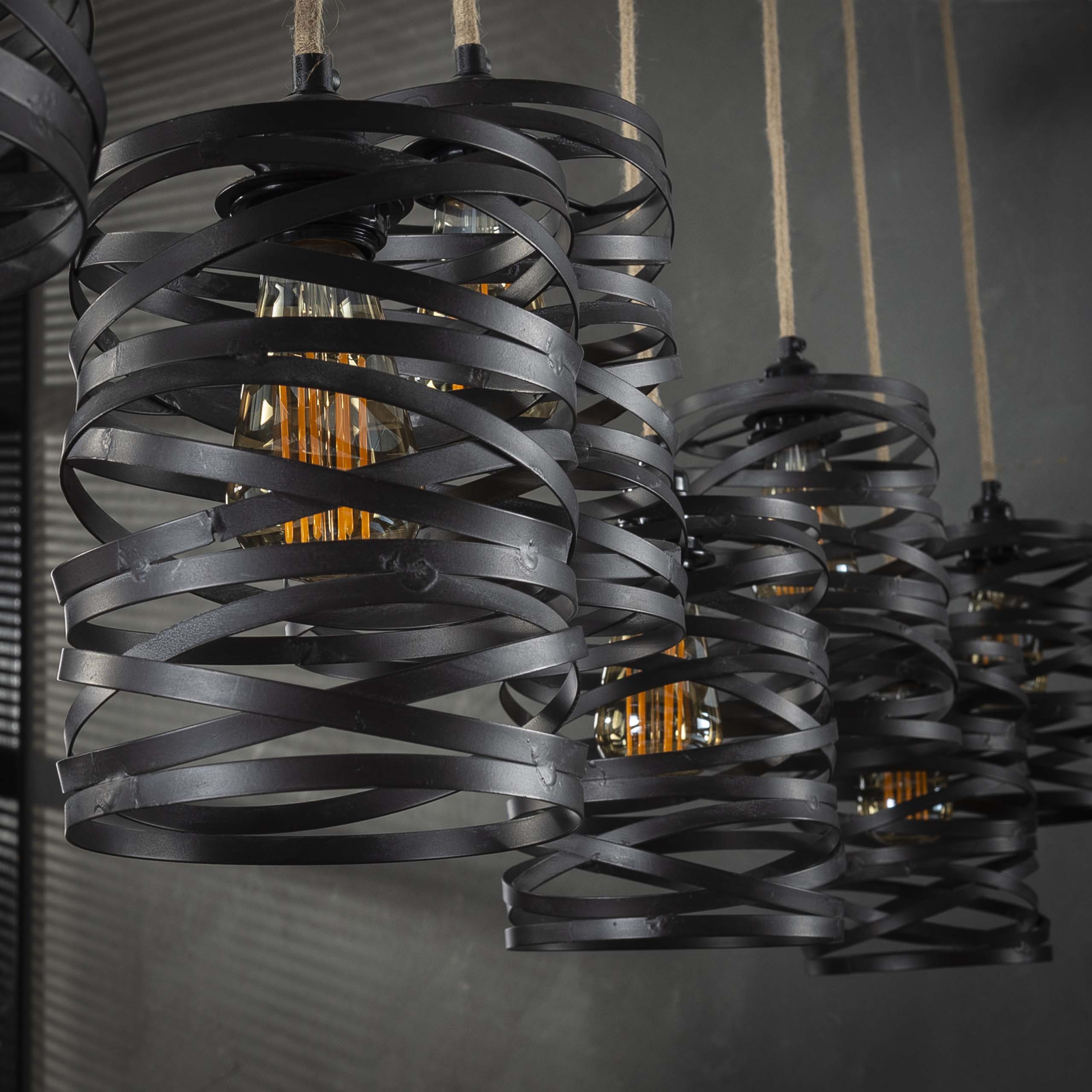Hanglamp "Selvaris" – Met 7 spiraalvormige lampenkappen en industriële buis-plafondbevestiging