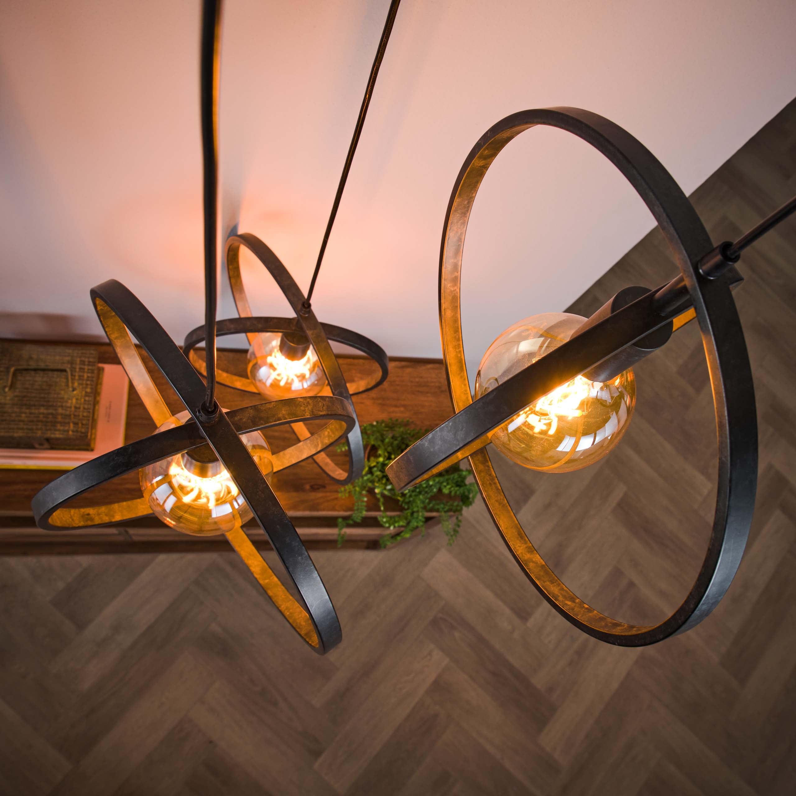 Hanglamp Orbitra Trio – Gelaagd ringontwerp in antraciet (3-lichts)
