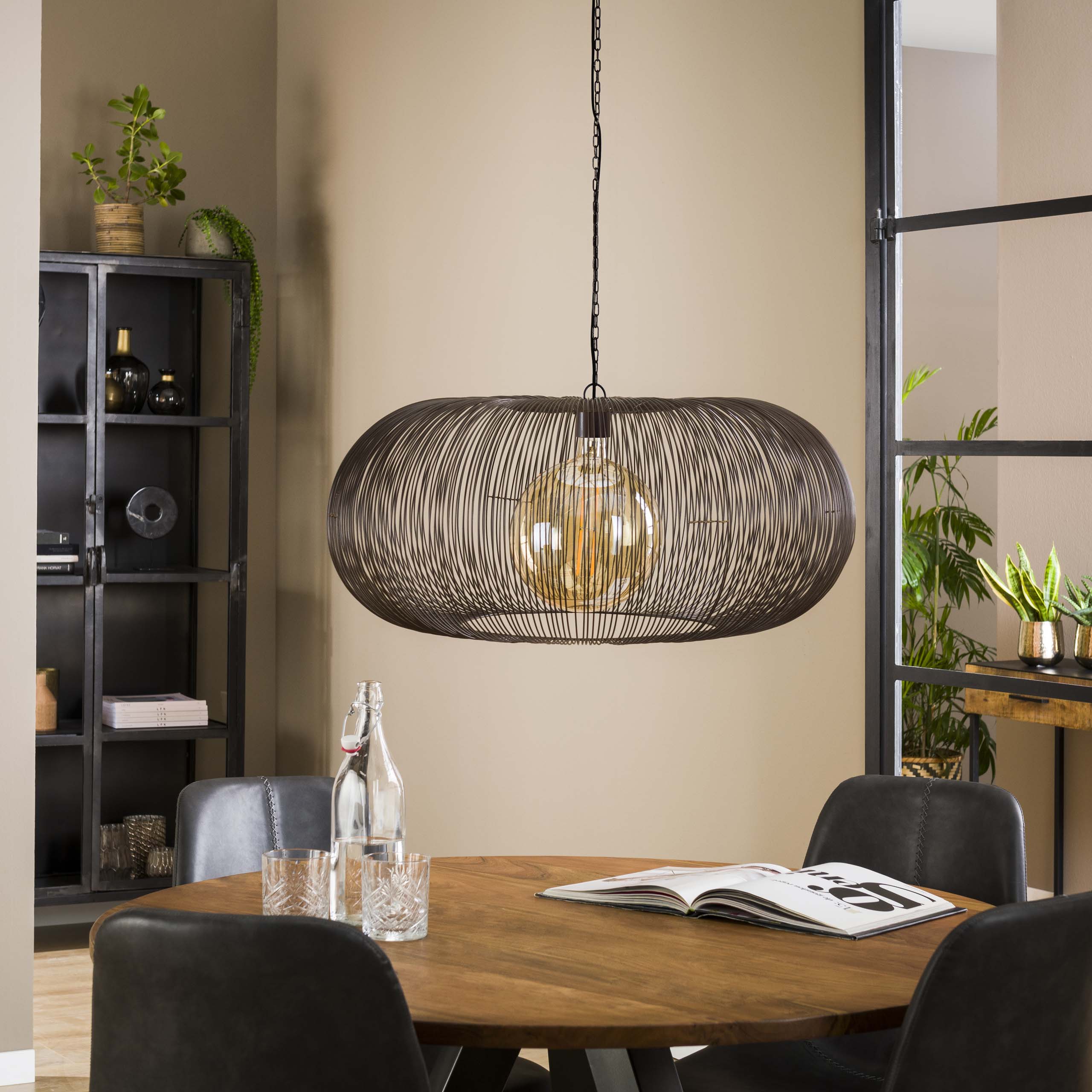 Hanglamp Aurex – Metalen schijf in zwartnikkel met gouden accenten