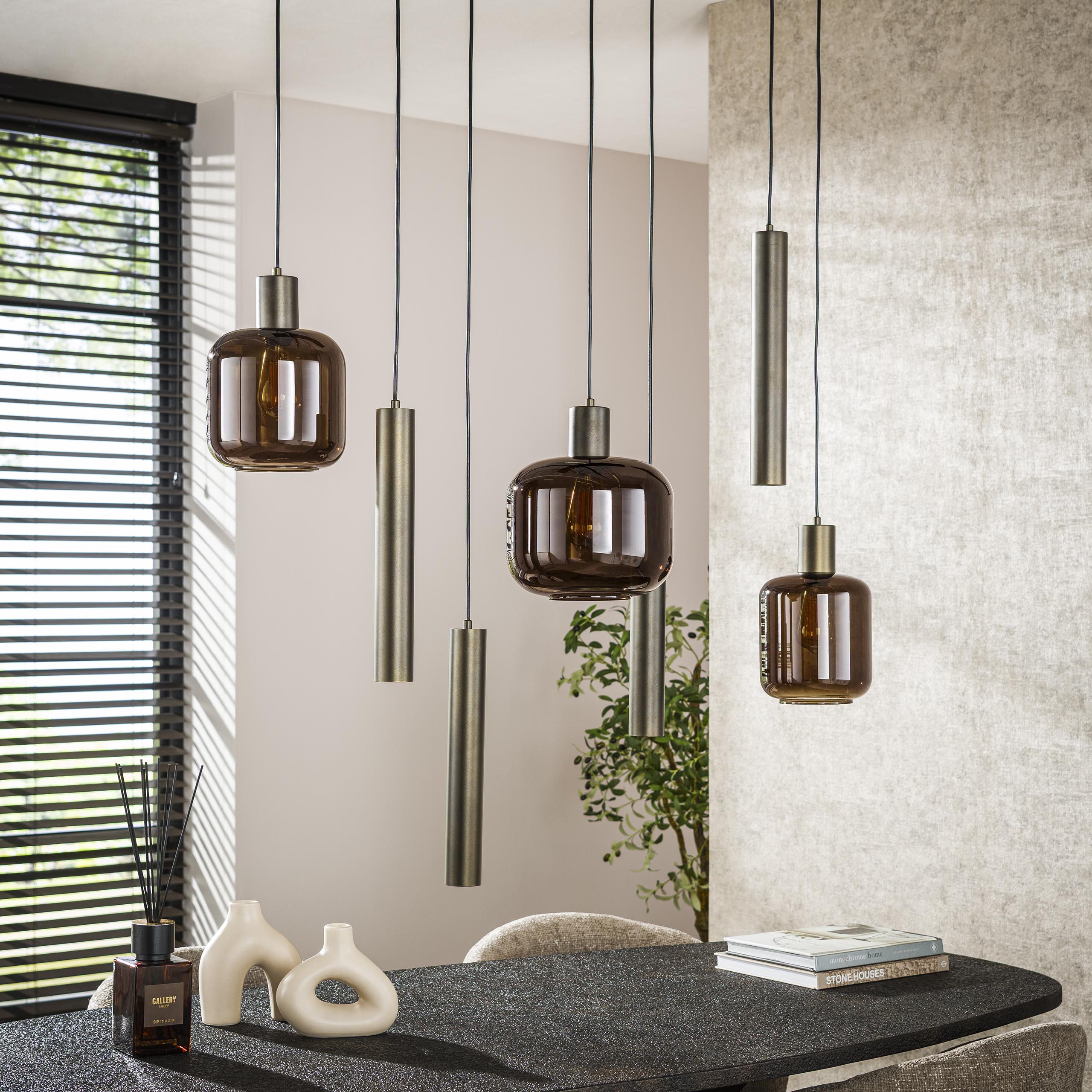 Hanglamp Sokka – 7 lampen met metalen en glazen kappen in Bruin