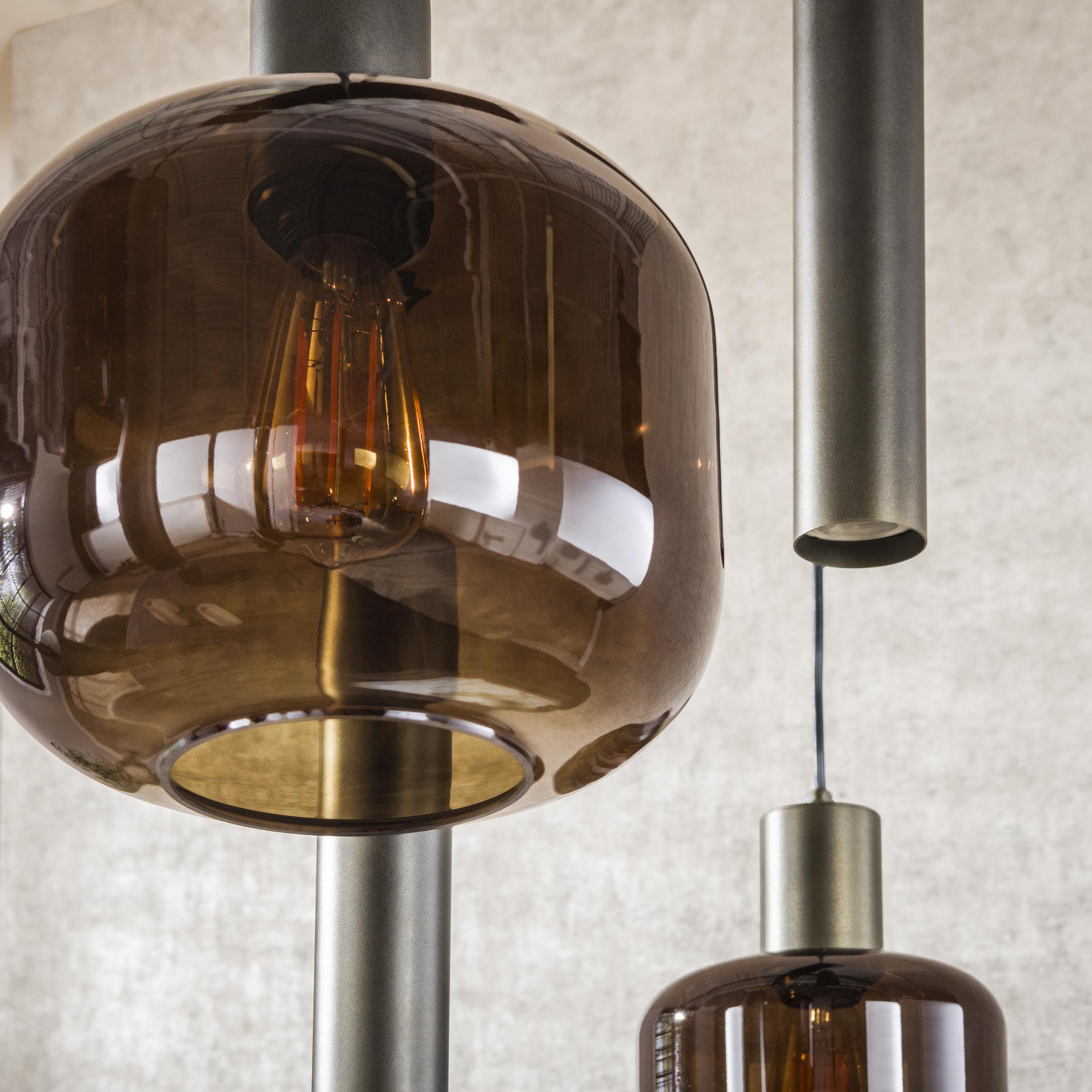 Hanglamp Sokka – 7 lampen met metalen en glazen kappen in Bruin