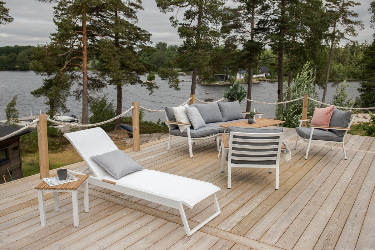 Tuin tafel Siku - een wit bijzettafeltje van aluminium en teakhout