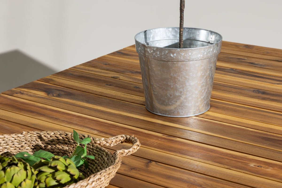 Tuintafel Nyota - Rechthoekige eettafel met acaciahouten blad op stalen frame