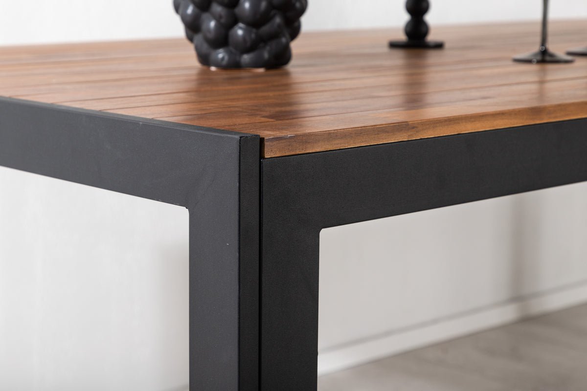 Tuintafel Uzuri - Rechthoekige eettafel van acaciahout en zwart metalen frame
