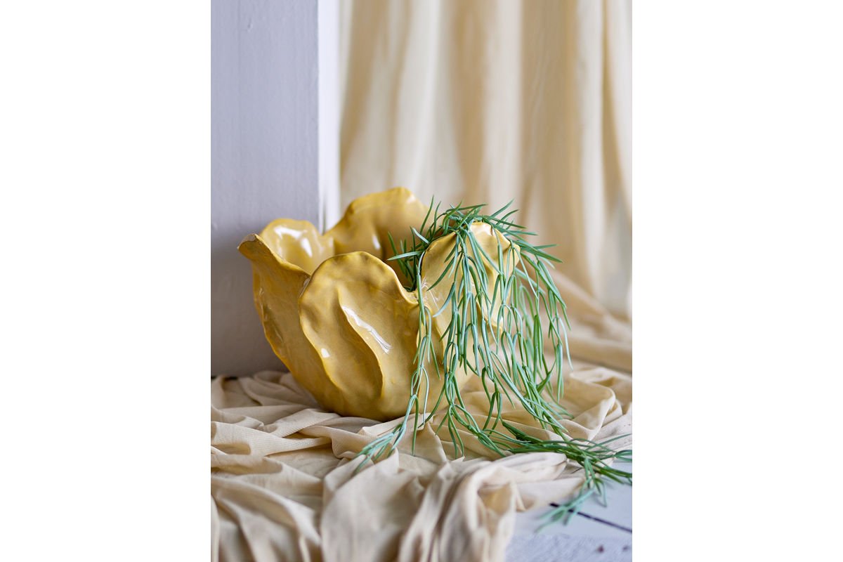 Schotel Auror – sculpturaal steengoed in geel