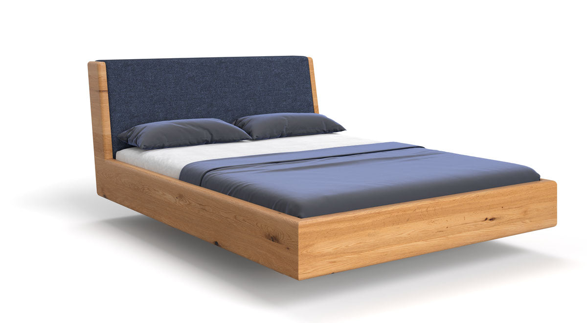 Designer houten bed Cassian van massief eiken in zwevende look