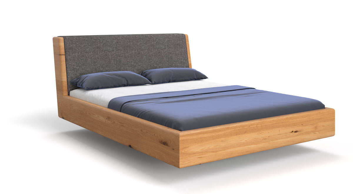 Designer houten bed Cassian van massief eiken in zwevende look