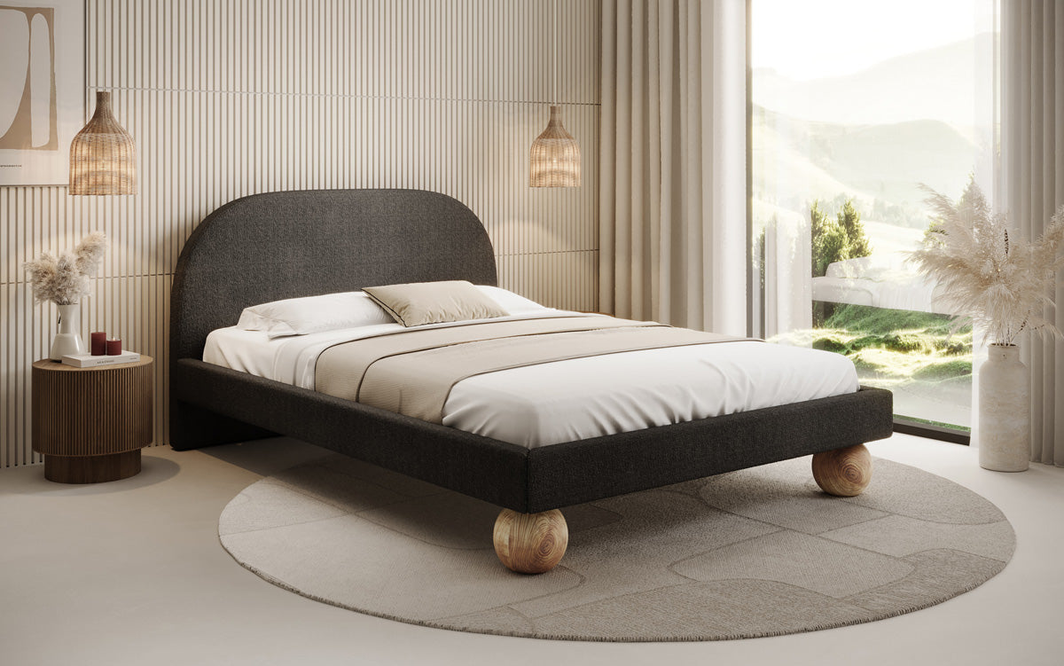 Designer Polsterbett Milo in bouclé met ronde houten poten