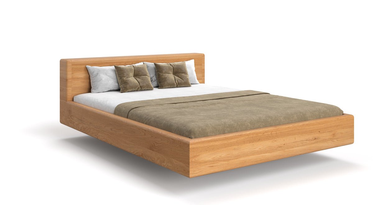 Designers houten bed Arvelo van massief eiken in zwevende look en met rechte hoofdbord