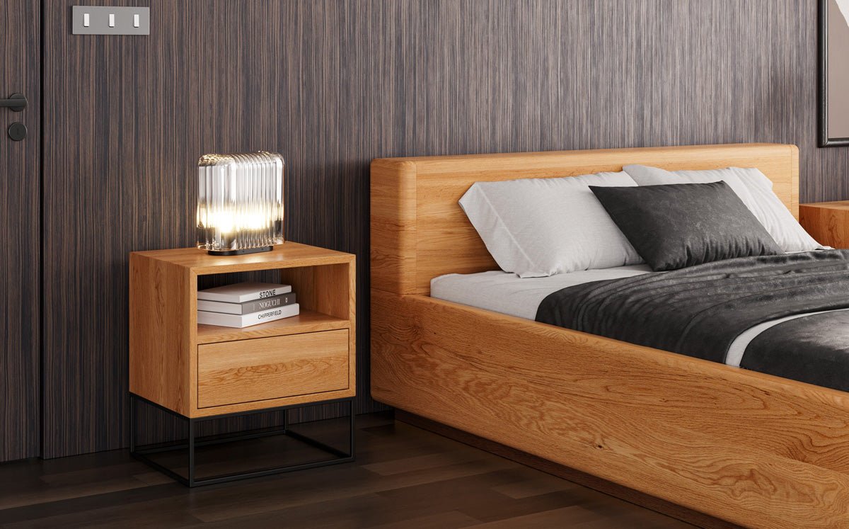 Designers houten bed Calveno van massief eiken met opbergruimte en recht hoofdeinde