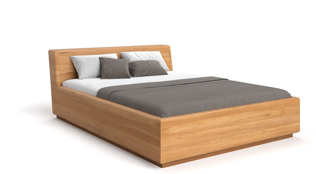 Designers houten bed Calveno van massief eiken met opbergruimte en schuin hoofdeinde
