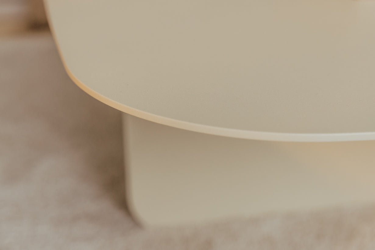 Salontafel Livia – Japandi design van gepoedercoat plaatstaal