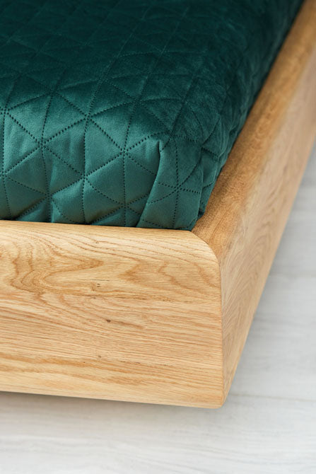 Designer houten bed Celestia van massief eiken in zwevende optiek