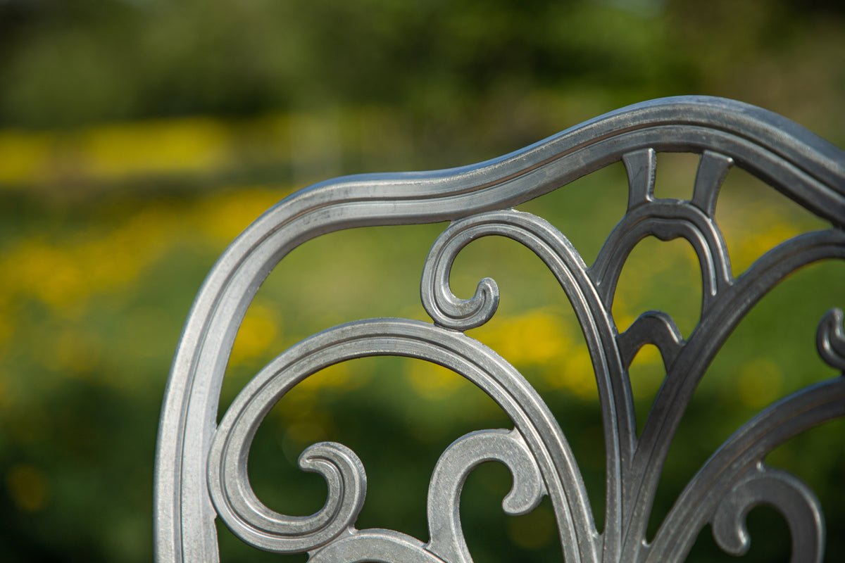 Garten Loungeset Elyra – 3-teiliges Set mit Stühlen & Tisch in 2 Farben