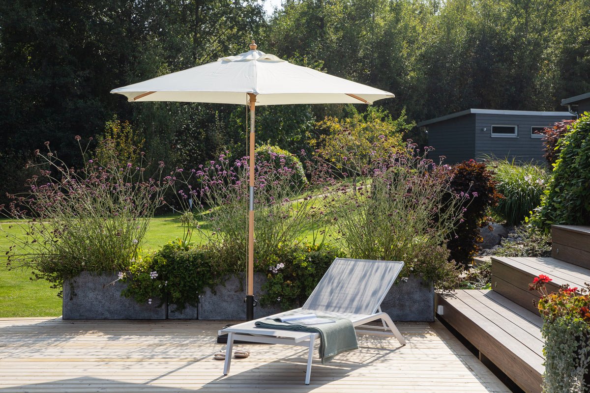 Garten Sonnenschirm Valenza – Ø250 cm in Schwarz oder Weiß