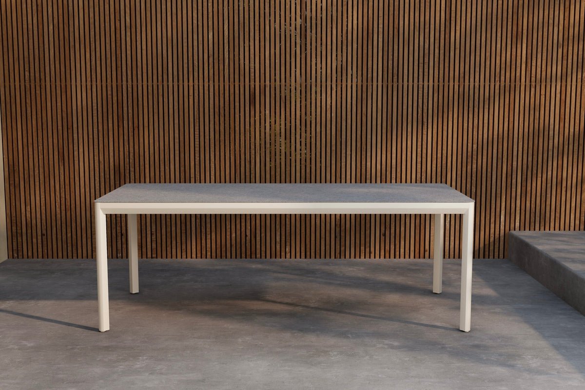 Gartentisch Noreya - ein rechteckiger Esstisch mit Keramikglas-Tischplatte