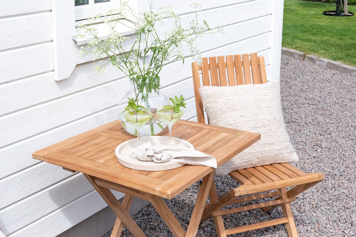 Gartentisch Siana - ein eckiger Esstisch aus Teakholz