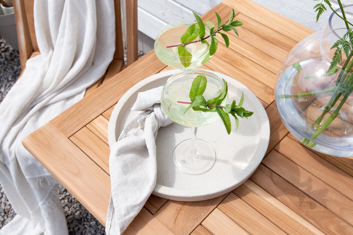 Gartentisch Siana - ein eckiger Esstisch aus Teakholz