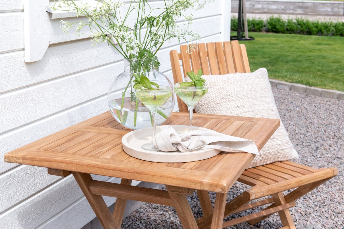 Gartentisch Siana - ein eckiger Esstisch aus Teakholz