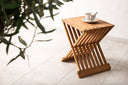 Gartentisch Zuki - ein klappbarer Beistelltisch aus Teakholz
