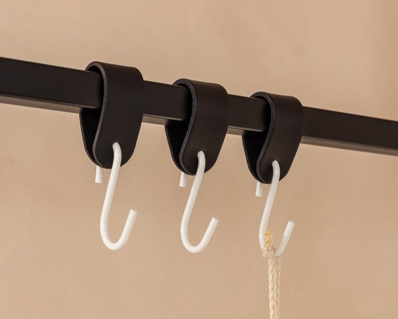 Lederen kledinghaken Arcoro van staal & echt leer