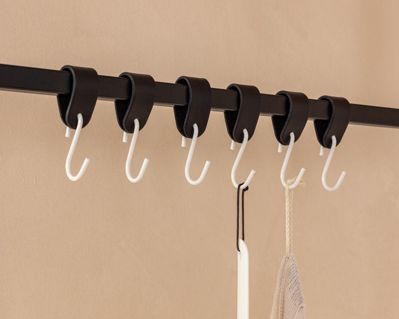 Lederen kledinghaken Arcoro van staal & echt leer