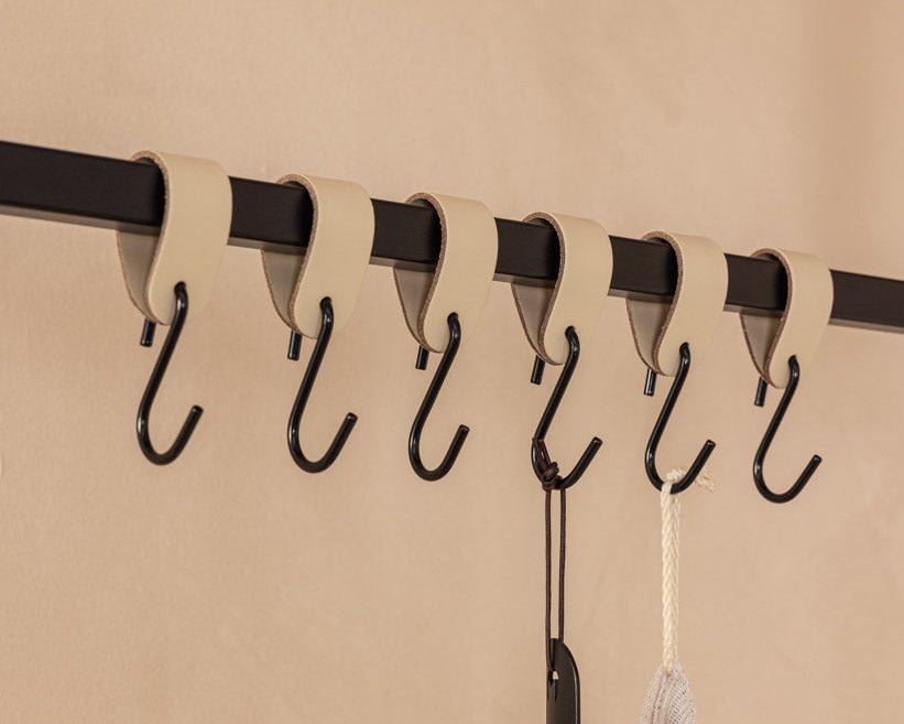 Lederen kledinghaken Arcoro van staal & echt leer