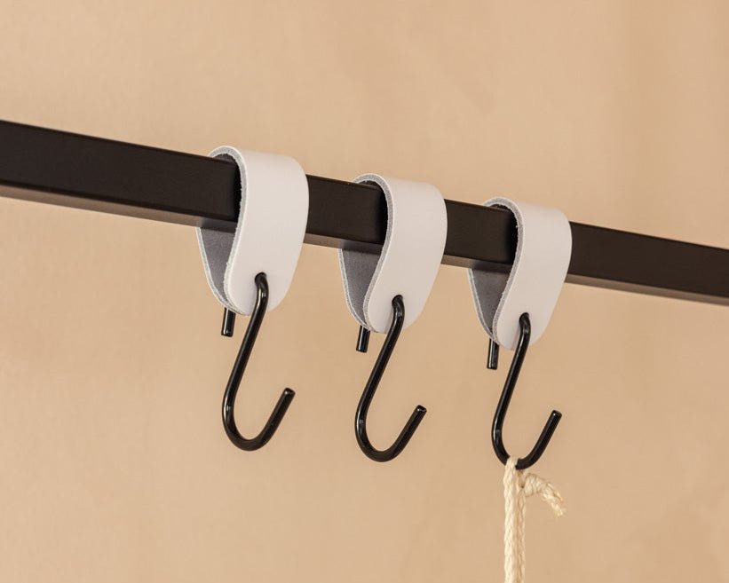 Lederen kledinghaken Arcoro van staal & echt leer