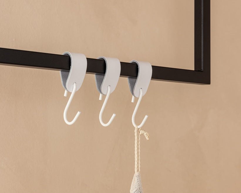 Lederen kledinghaken Arcoro van staal & echt leer