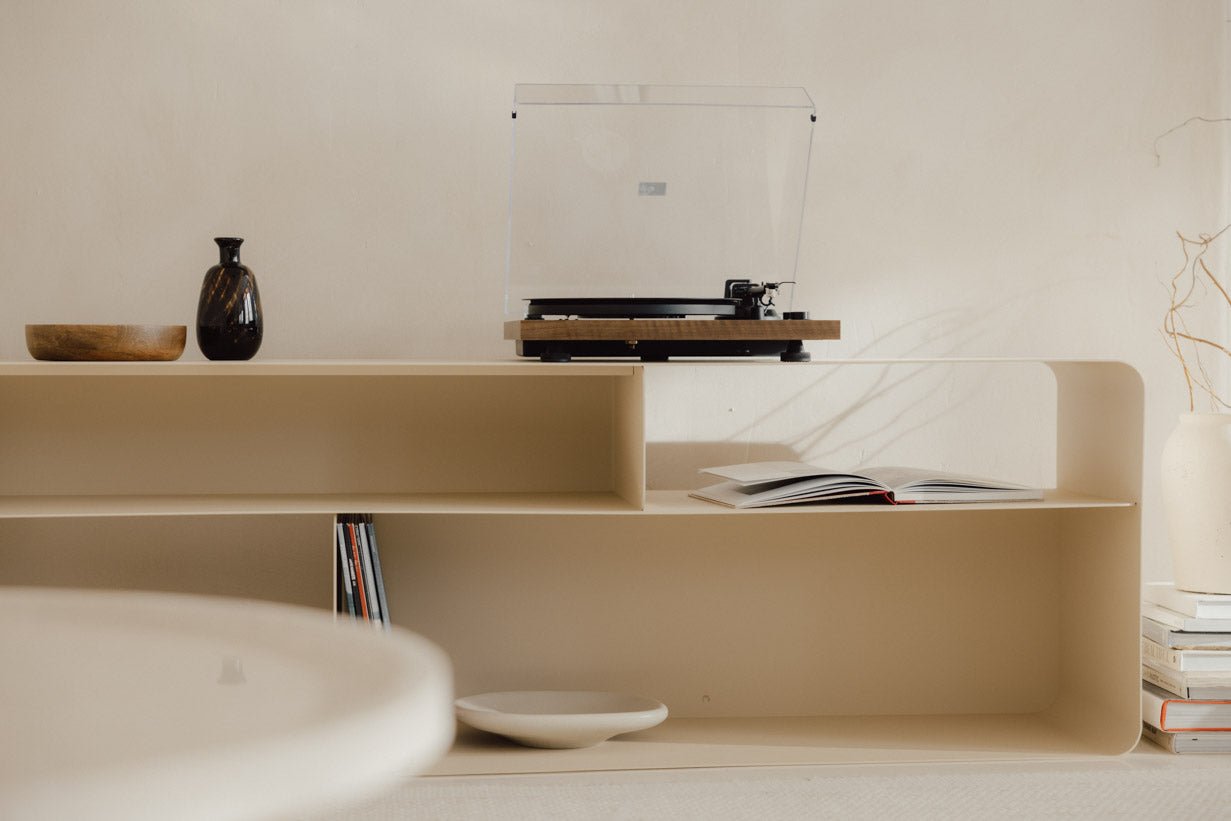 Lowboard Tavir – gepoedercoat staal in retro-look