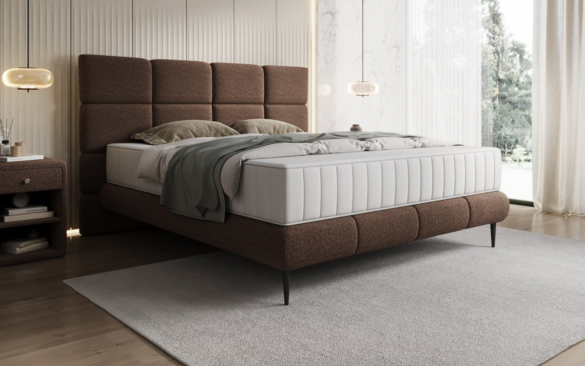 Boxspringbed Nessa met hoge poten in Teddystof Bouclé