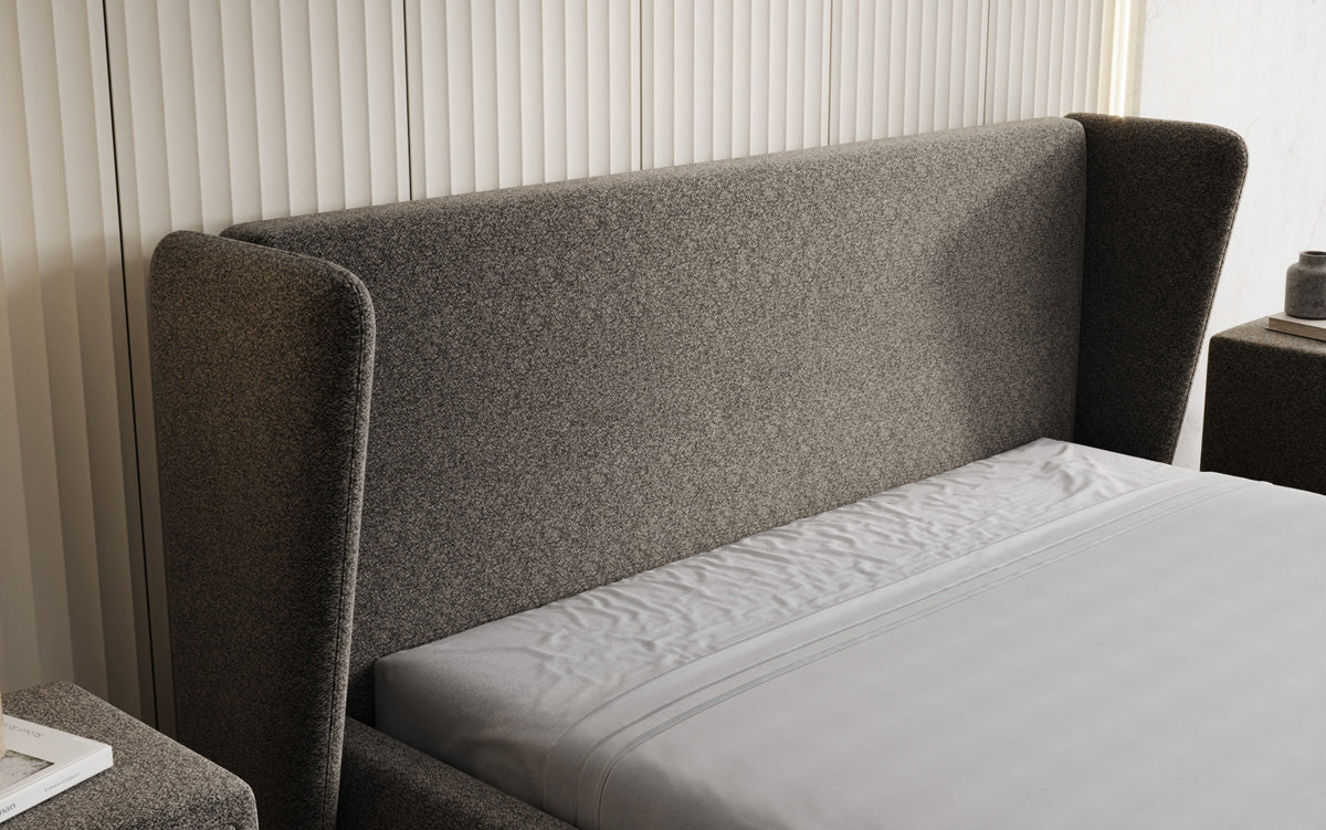 Designer gestoffeerd bed Rosalie in structuurstof met opbergruimte