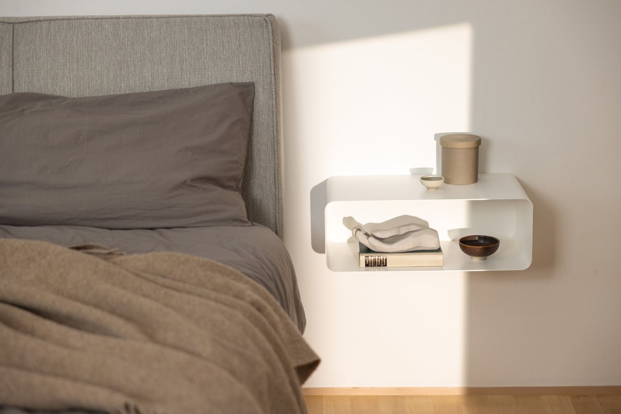 Nachtkastje Nelio – Hangend ontwerp met kabeldoorvoer