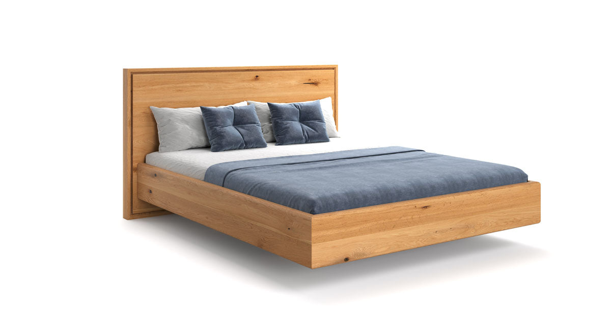 Designer houten bed Celestia van massief eiken in zwevende optiek