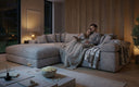 Designer-hoekbank Bernardo met brede ottomane in Ribstof