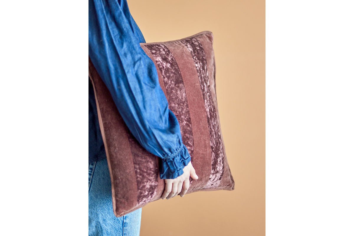 Sierkussen Pavia – Streepdessin in Bruin