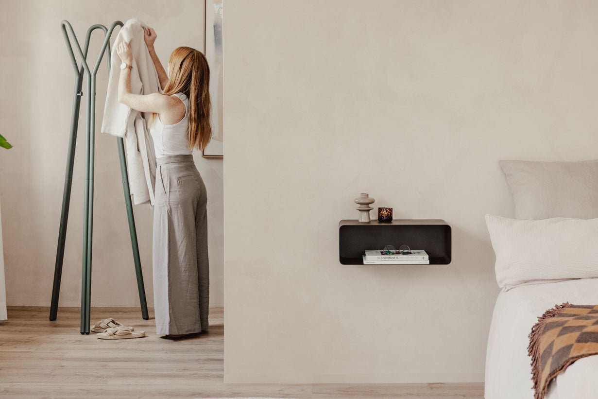 Nachtkastje Nelio – Hangend ontwerp met kabeldoorvoer