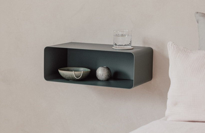 Nachtkastje Nelio – Hangend ontwerp met kabeldoorvoer