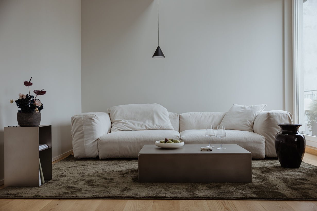 Bijzettafel/Nachtkastje RAW C – roestvrijstalen kubus met geïntegreerd rekje