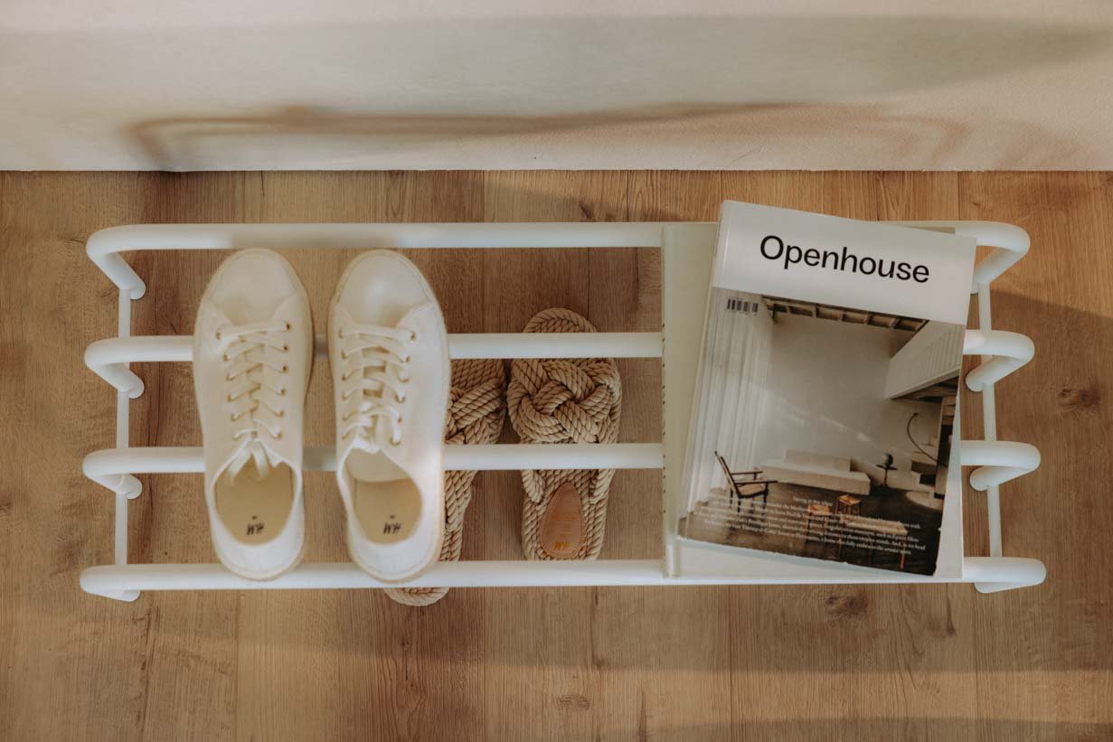 Schoenenrek Camo – RVS Design in Zwart, Cashew of Wit