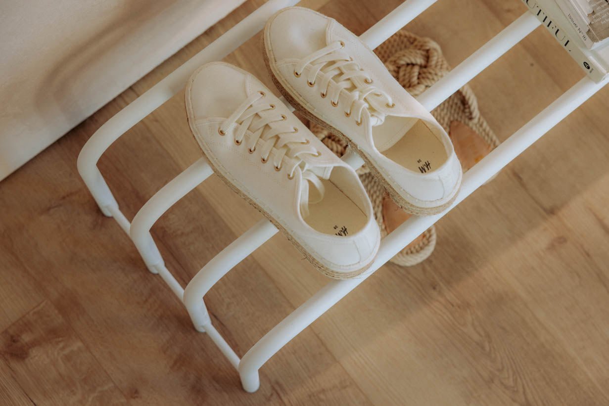 Schoenenrek Camo – RVS Design in Zwart, Cashew of Wit