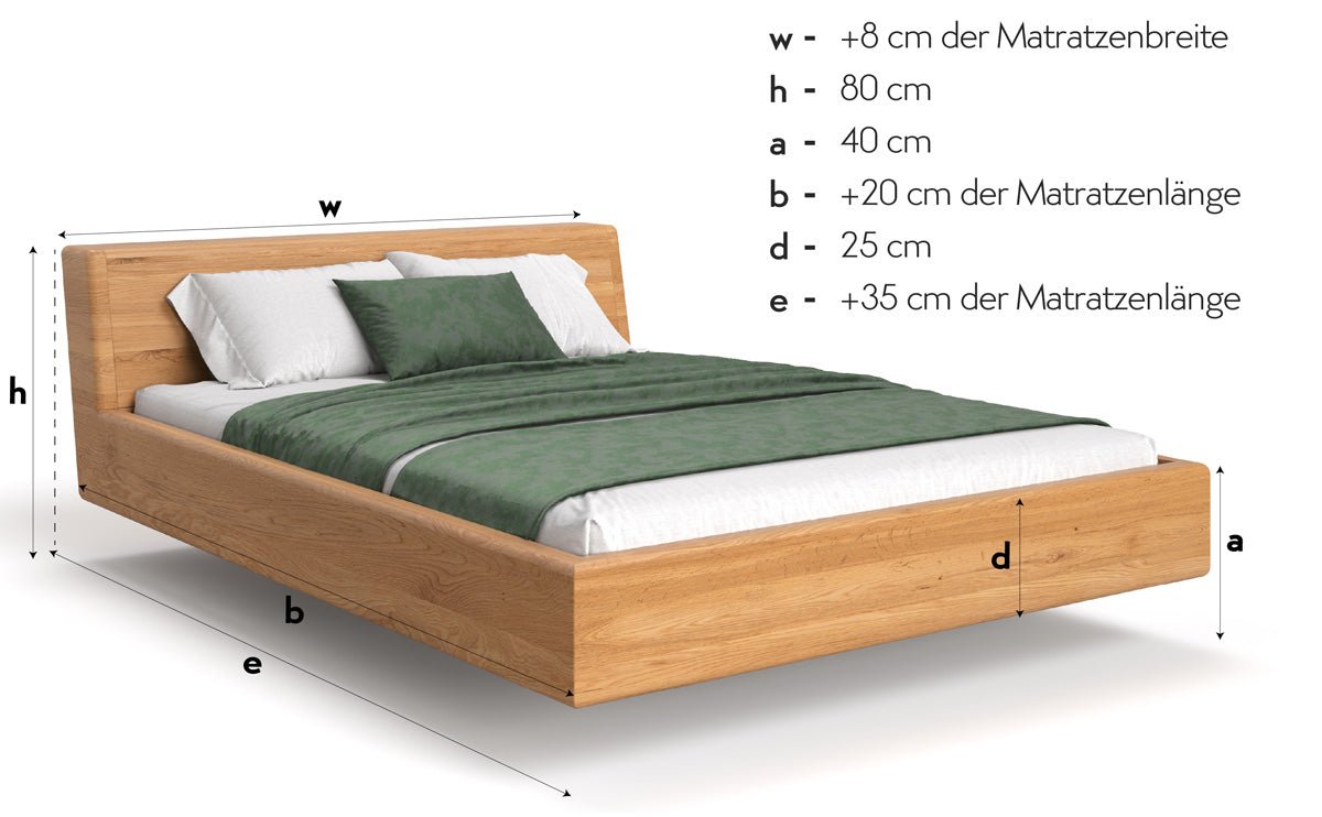 Designers houten bed Arvelo van massief eiken in zwevende look en schuin hoofdeinde