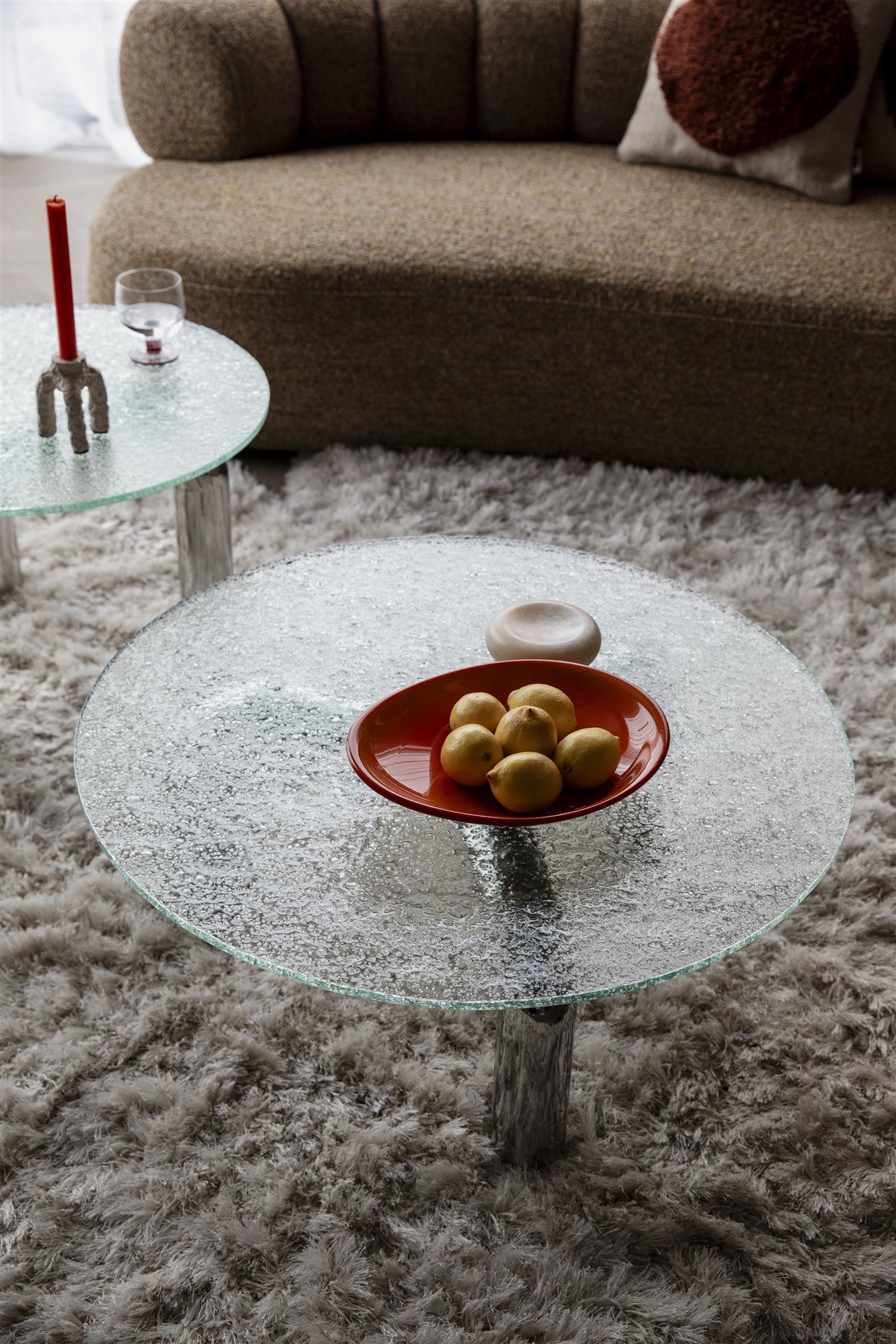 Daarbij glas, messing